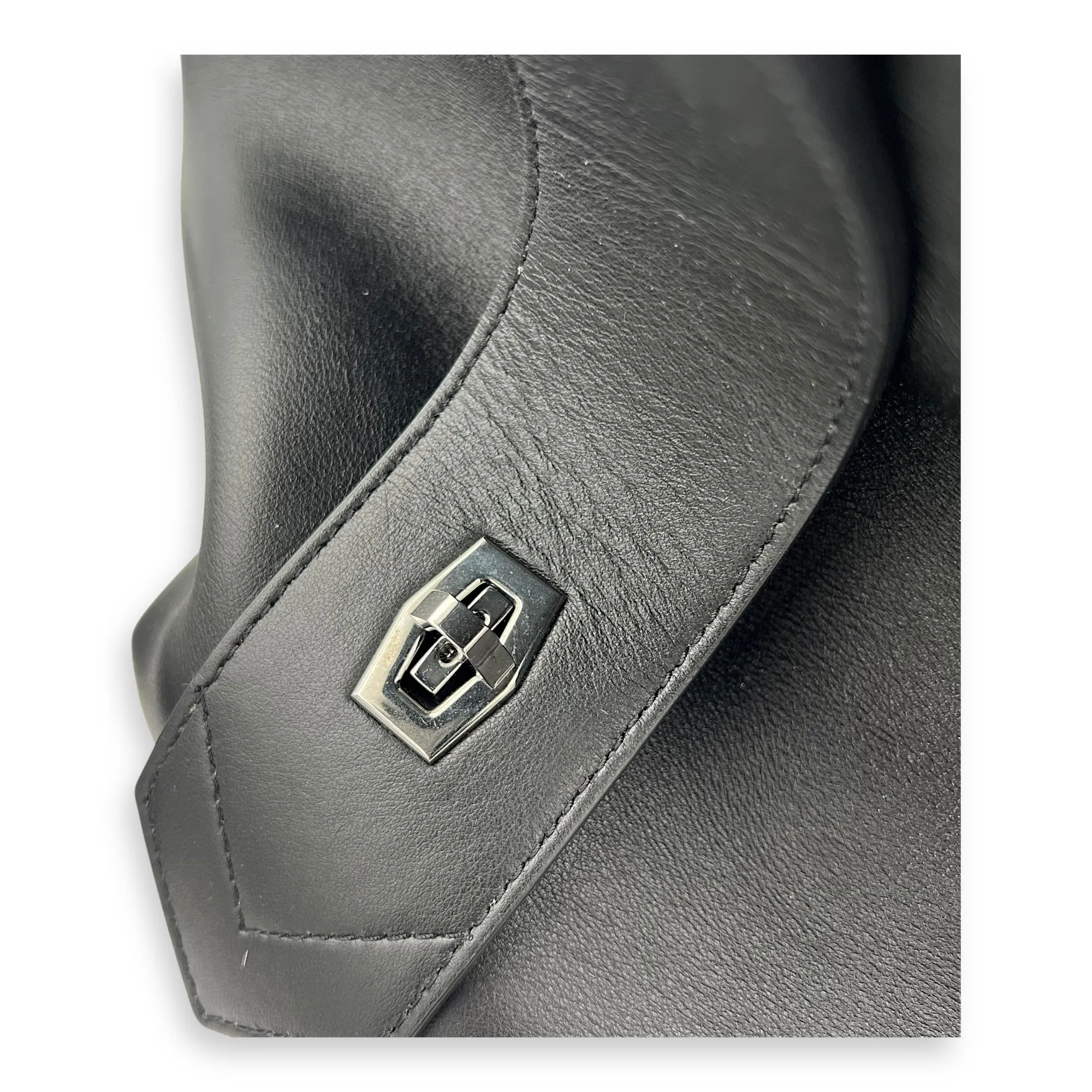 Antigona Maxi Black Duffle Bag in Calfskin, Silver hardware