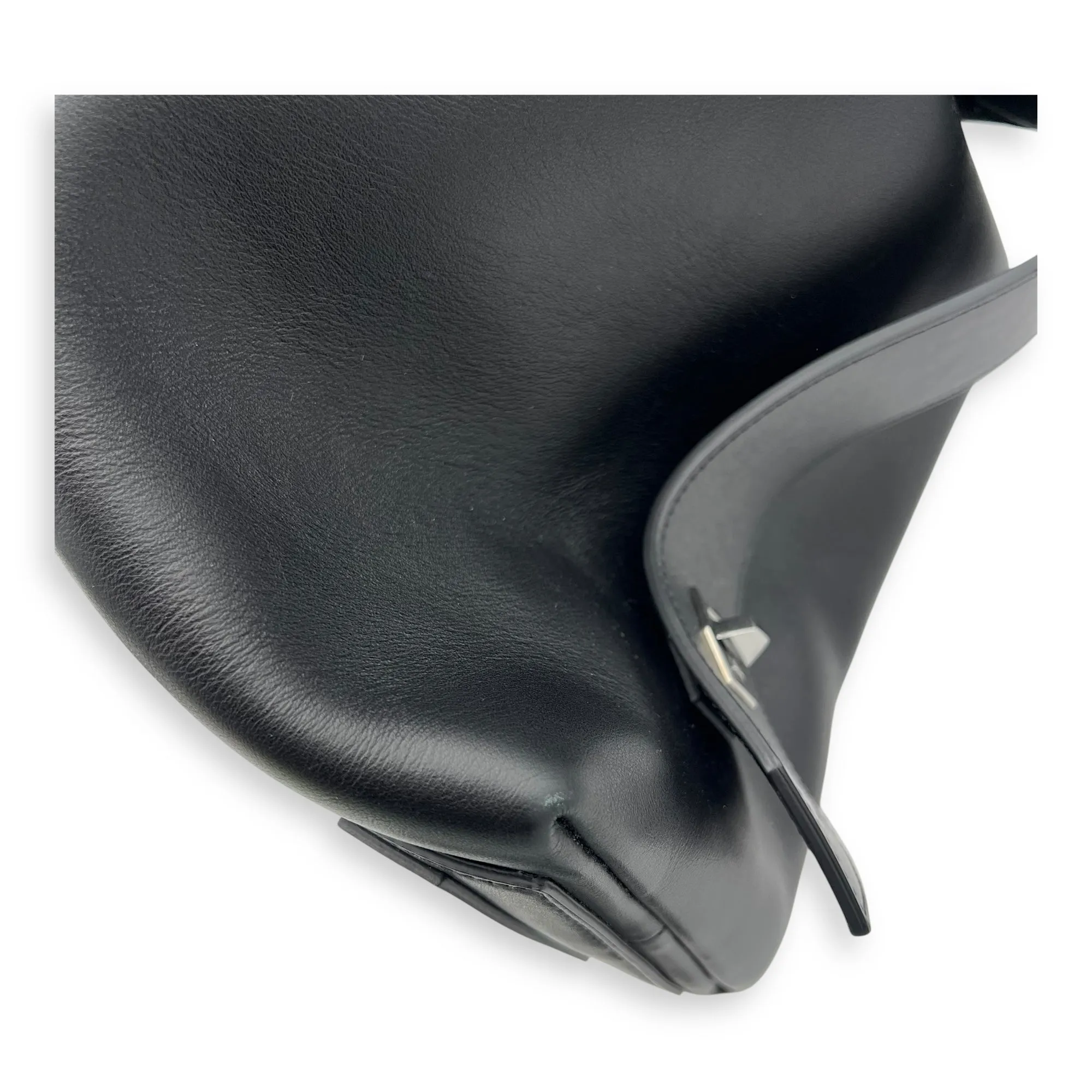 Antigona Maxi Black Duffle Bag in Calfskin, Silver hardware