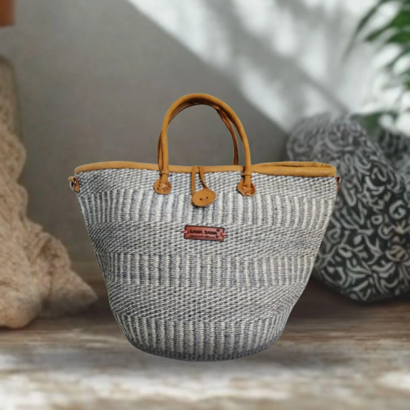 Ash Wisdom Handwoven Sisal Straw Basket Tote Bag, Lightweight Market Basket with Leather Strap Handles and Button Closure, Large Straw Purse Suitable for Travel, Handmade Summer Tote Handbag for Women