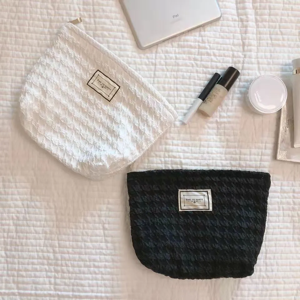 Design Black White Temperament Striped Retro Artistic Elegant Cosmetic Bags