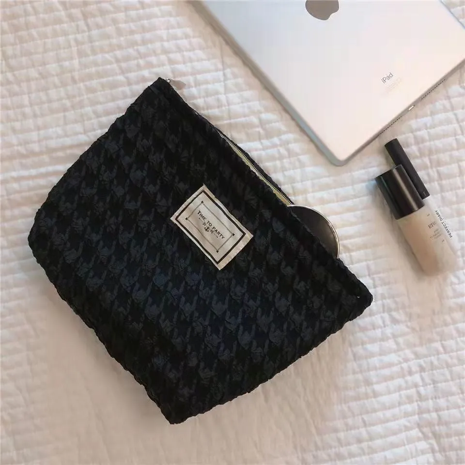 Design Black White Temperament Striped Retro Artistic Elegant Cosmetic Bags