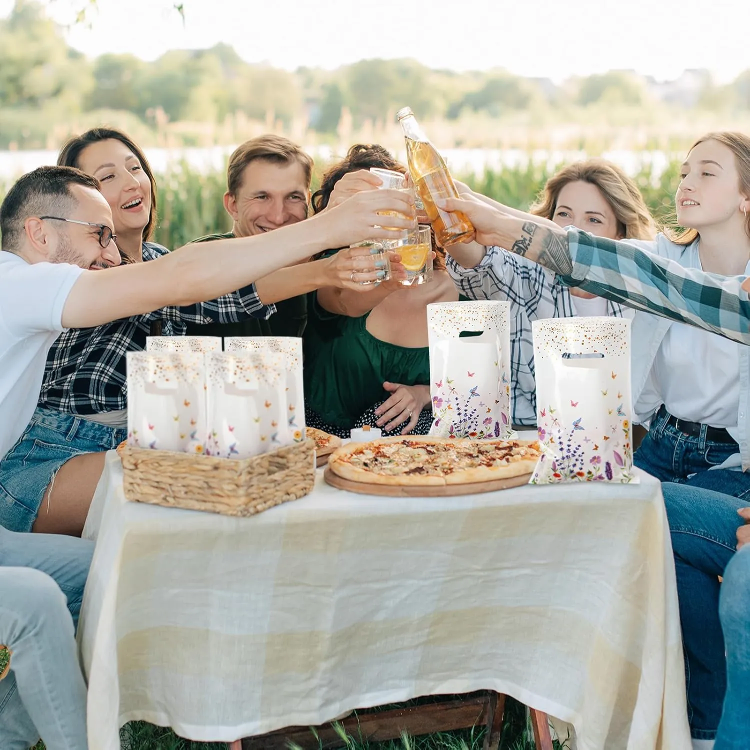 Frienda 100pcs Wildflower Plastic Gift Bags Wildflower Gift Bags with Handles 9.84''x6.5'' Spring Floral Plastic Candy Goody Treat Bag for Spring Mother Bridal Wedding Birthday Daily Party Supplies