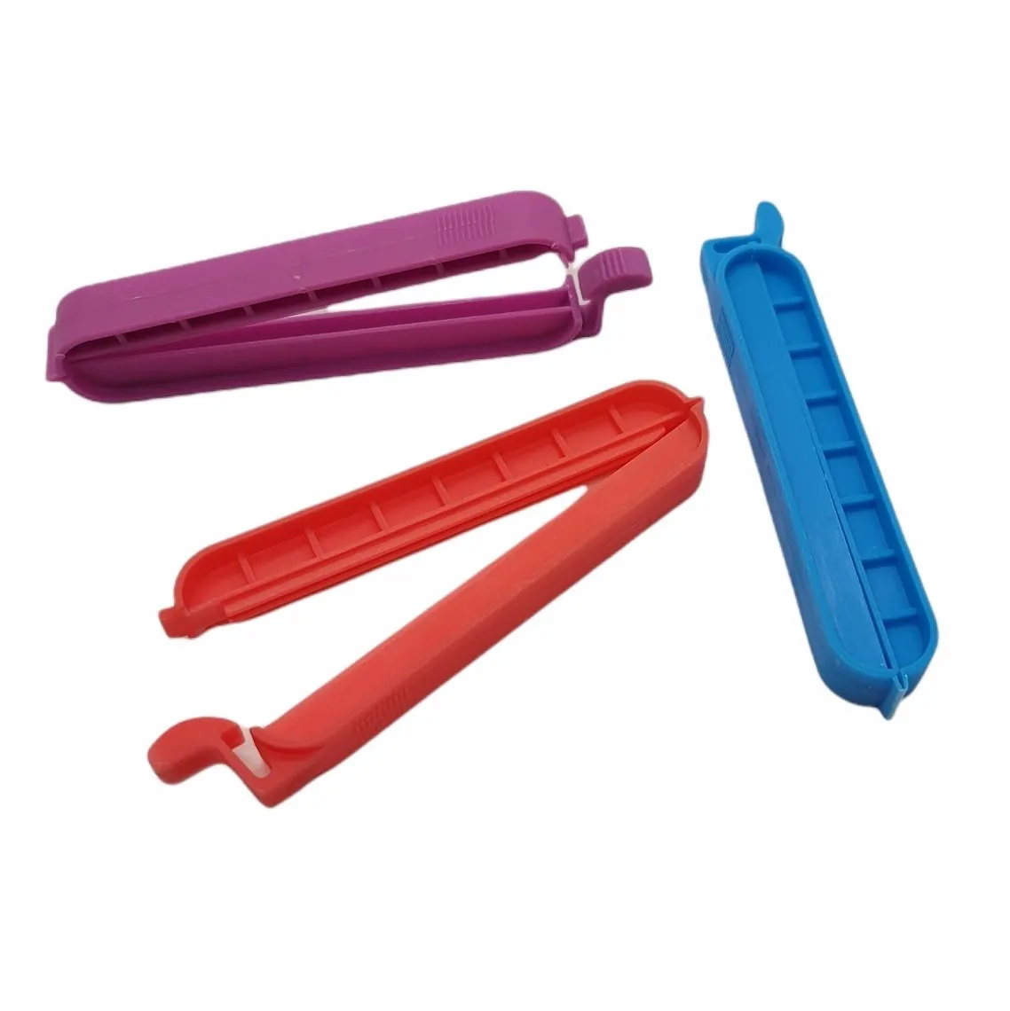 Handy Housewares 6 Piece Multi-Purpose Bag Clips Set, Includes 3 Mini 1.5" Wide Chip Clips and 3 Bread / Snack 4" Wide Bag Sealing Clips