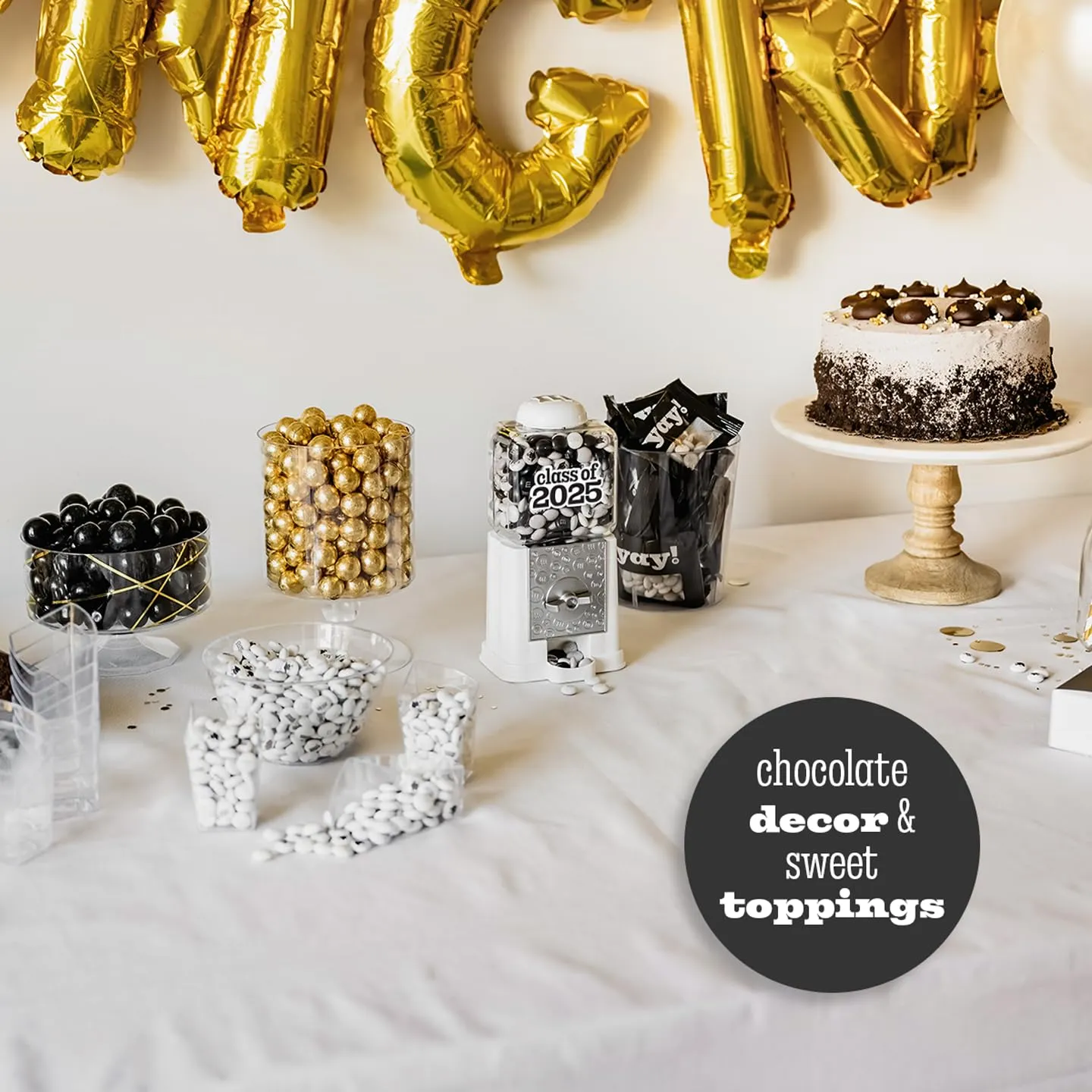 M&M’S WORLD Class of 2025 Milk Chocolate Candies - 2lbs of Bulk Candy With Grad-Themed Images In A Resealable Bag,For Graduation Parties,Graduation Party Favors,Class 2025 Decorations,and More