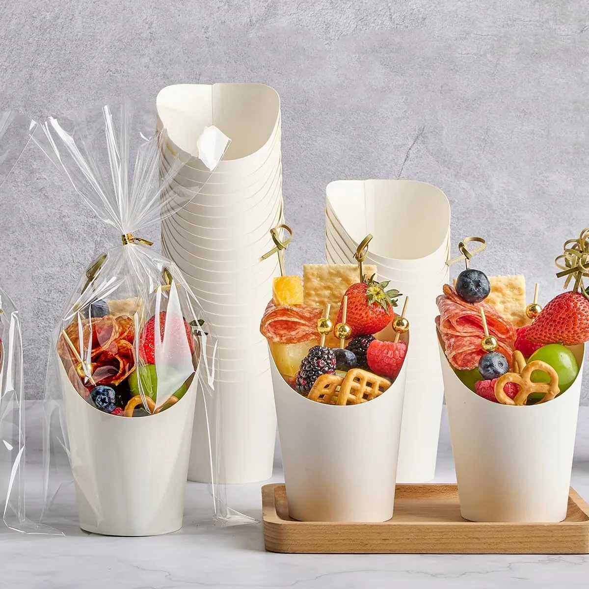 Ocmoiy Disposable Charcuterie APPETIZER CUPS with Sticks and Bags - Kraft Paper, 14 oz, White - 50 Cups, 200 Picks, 50 Bags