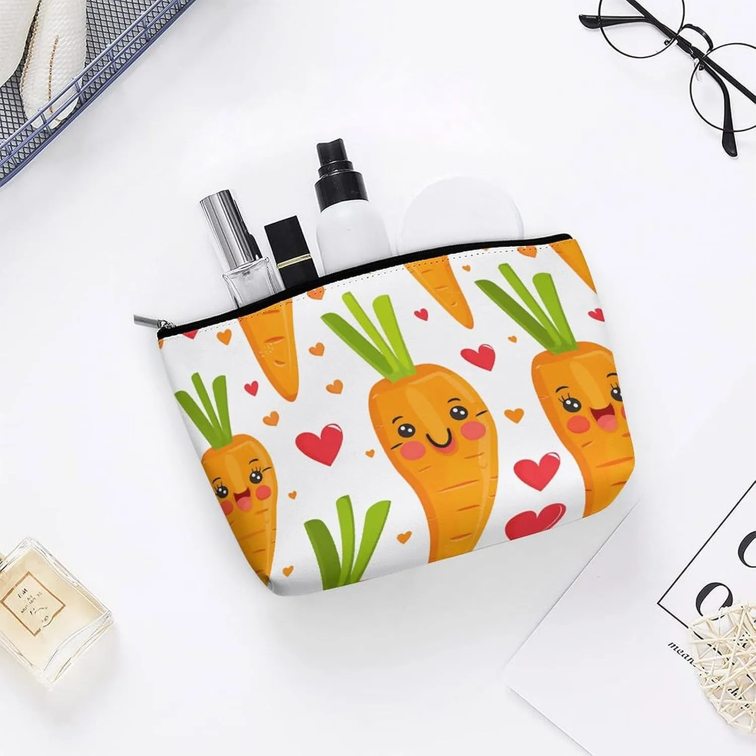 Small Cosmetic Bag Elegant Roomy Carrot in Cartoon Style Makeup Bags Portable Zipper Pouch Lipstick Bag Travel Toiletry Bag for Best Friend Gift
