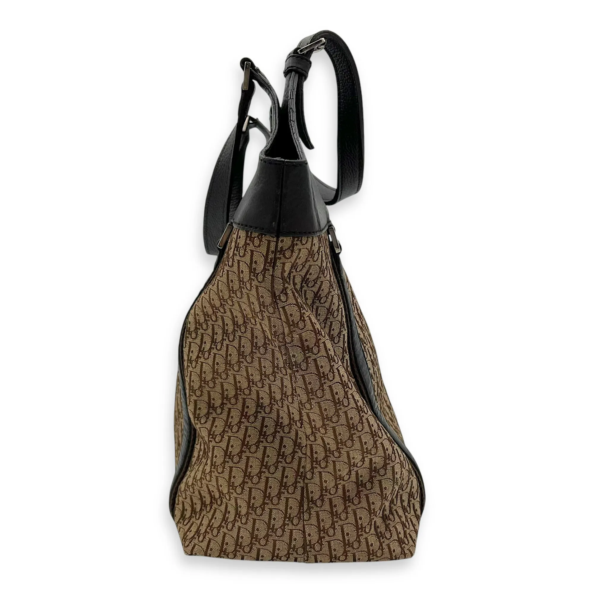 Street Chic Hobo Brown Shoulder Bag in Jacquard, Silver hardware