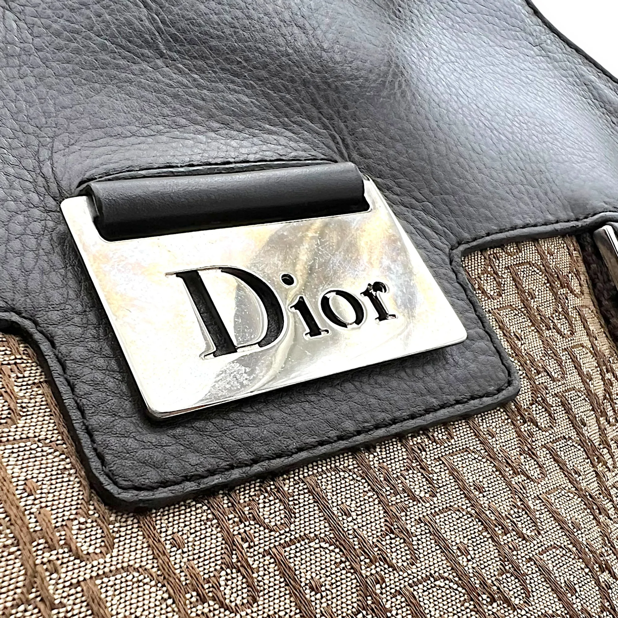 Street Chic Hobo Brown Shoulder Bag in Jacquard, Silver hardware