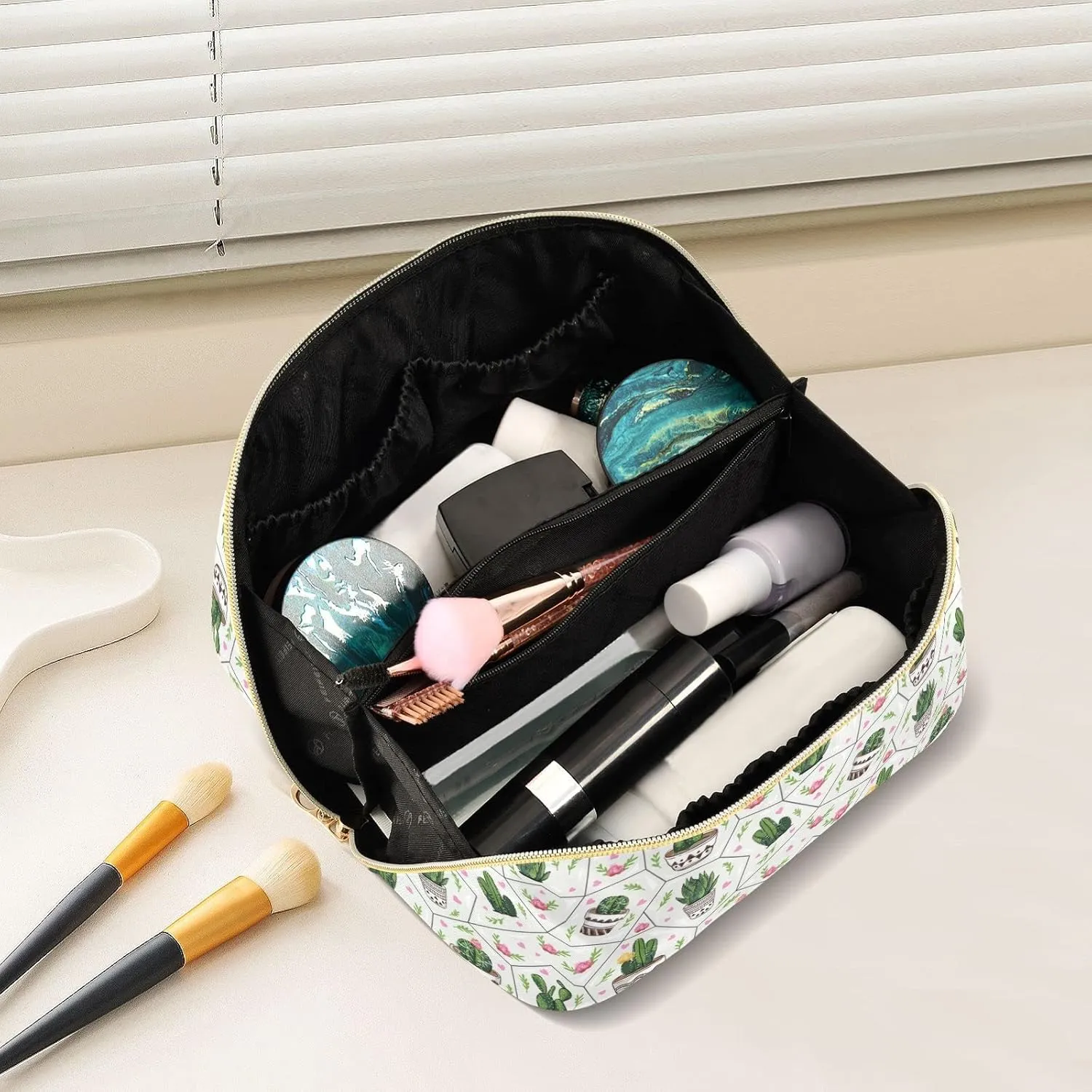 Tropical Succulents and Cactuses Large Capacity Cosmetic Bag Travel Makeup Bags with Large Opening and Handle Twill Cosmetic Organizer for Women