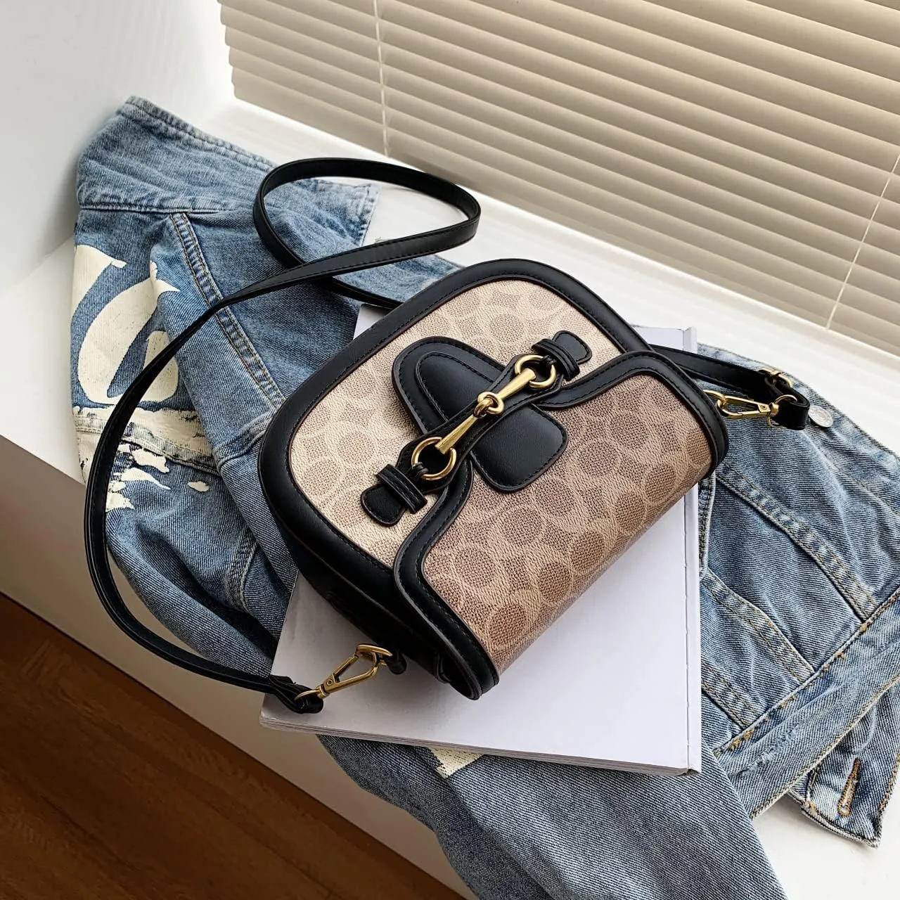 Women Small Crossbody Bags Women Golden Buckle Leather Purse Handbag Fashion Design