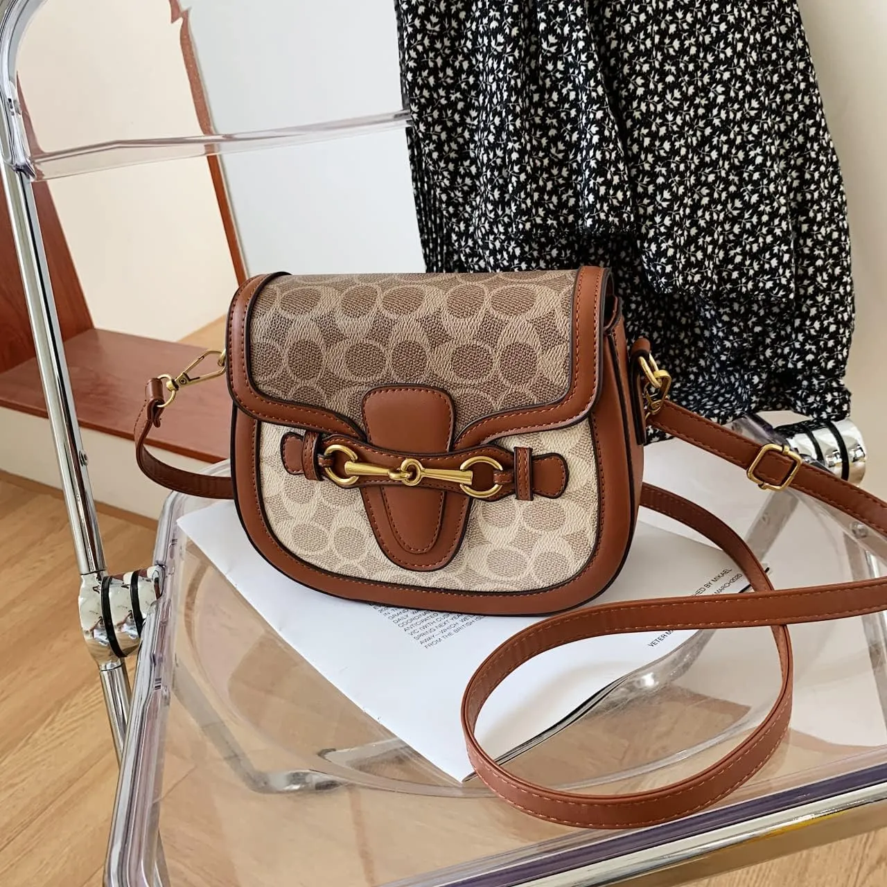 Women's Small Crossbody Bags with Golden Buckle Artificial Leather Purse Handbag in Fashionable Design