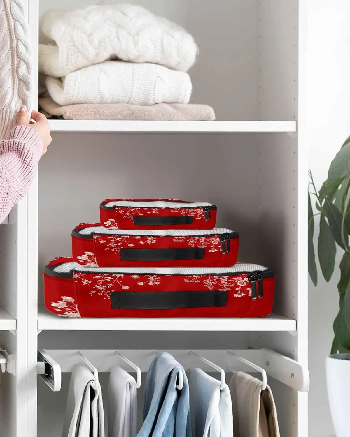 Xmas White Flowers Leaves on Red 4 Set Packing Cubes, Classic Floral Pastoral Botanical Packing Cubes for Carry on Suitcase Travel Essential Bag for Clothes Shoes Cosmetics Toiletry